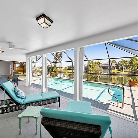 Luxury Waterfront Haven In Cape Coral - Dog-Friendly Escape With Private Poolヴィラ エクステリア 写真