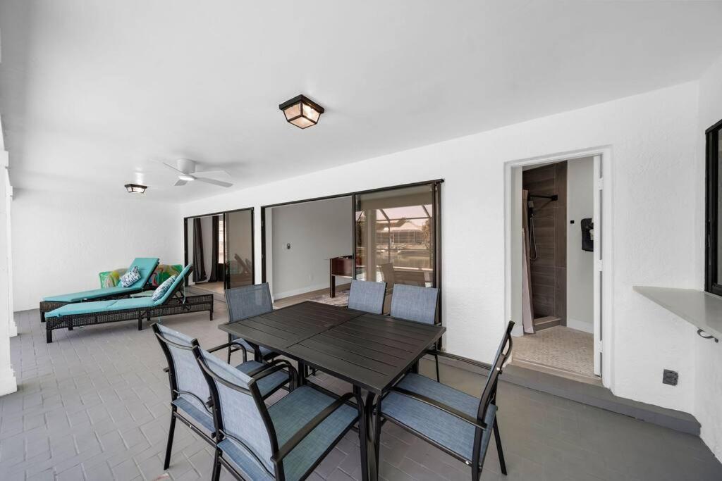 Luxury Waterfront Haven In Cape Coral - Dog-Friendly Escape With Private Poolヴィラ エクステリア 写真