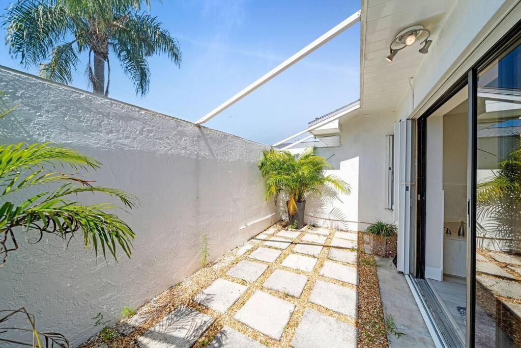 Luxury Waterfront Haven In Cape Coral - Dog-Friendly Escape With Private Poolヴィラ エクステリア 写真