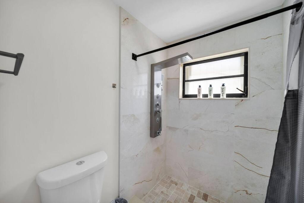 Luxury Waterfront Haven In Cape Coral - Dog-Friendly Escape With Private Poolヴィラ エクステリア 写真