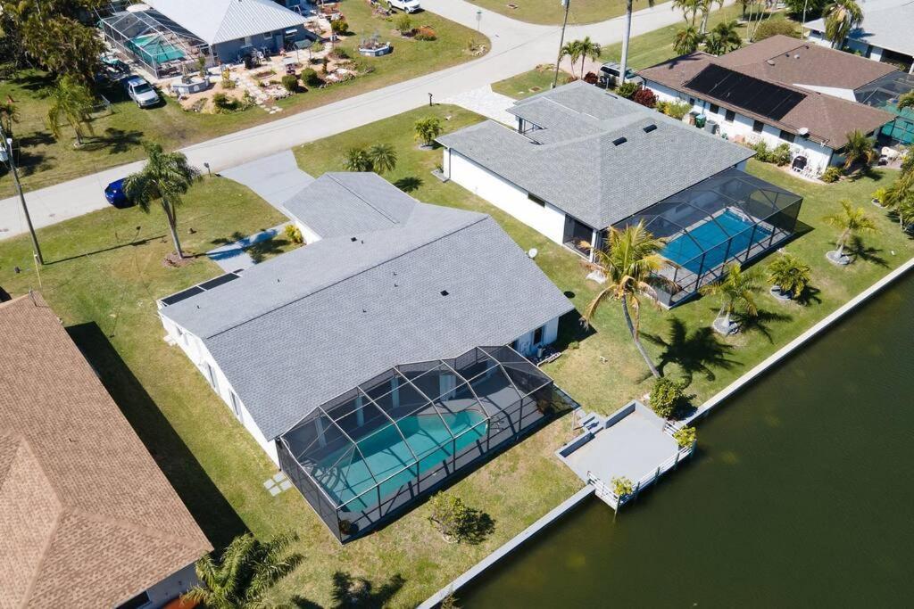 Luxury Waterfront Haven In Cape Coral - Dog-Friendly Escape With Private Poolヴィラ エクステリア 写真