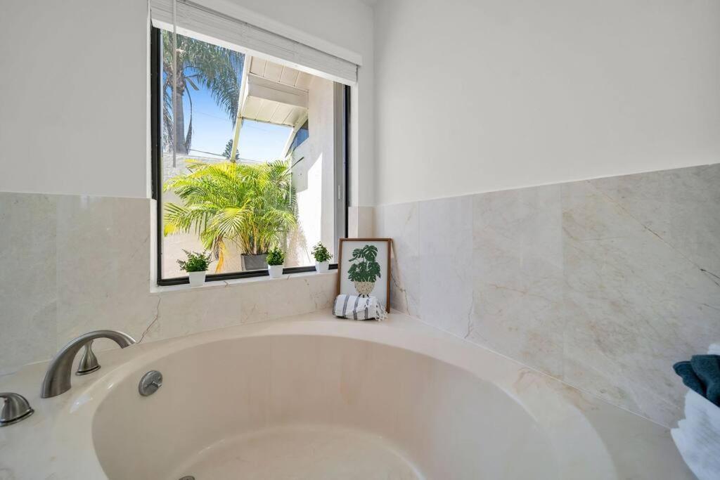 Luxury Waterfront Haven In Cape Coral - Dog-Friendly Escape With Private Poolヴィラ エクステリア 写真