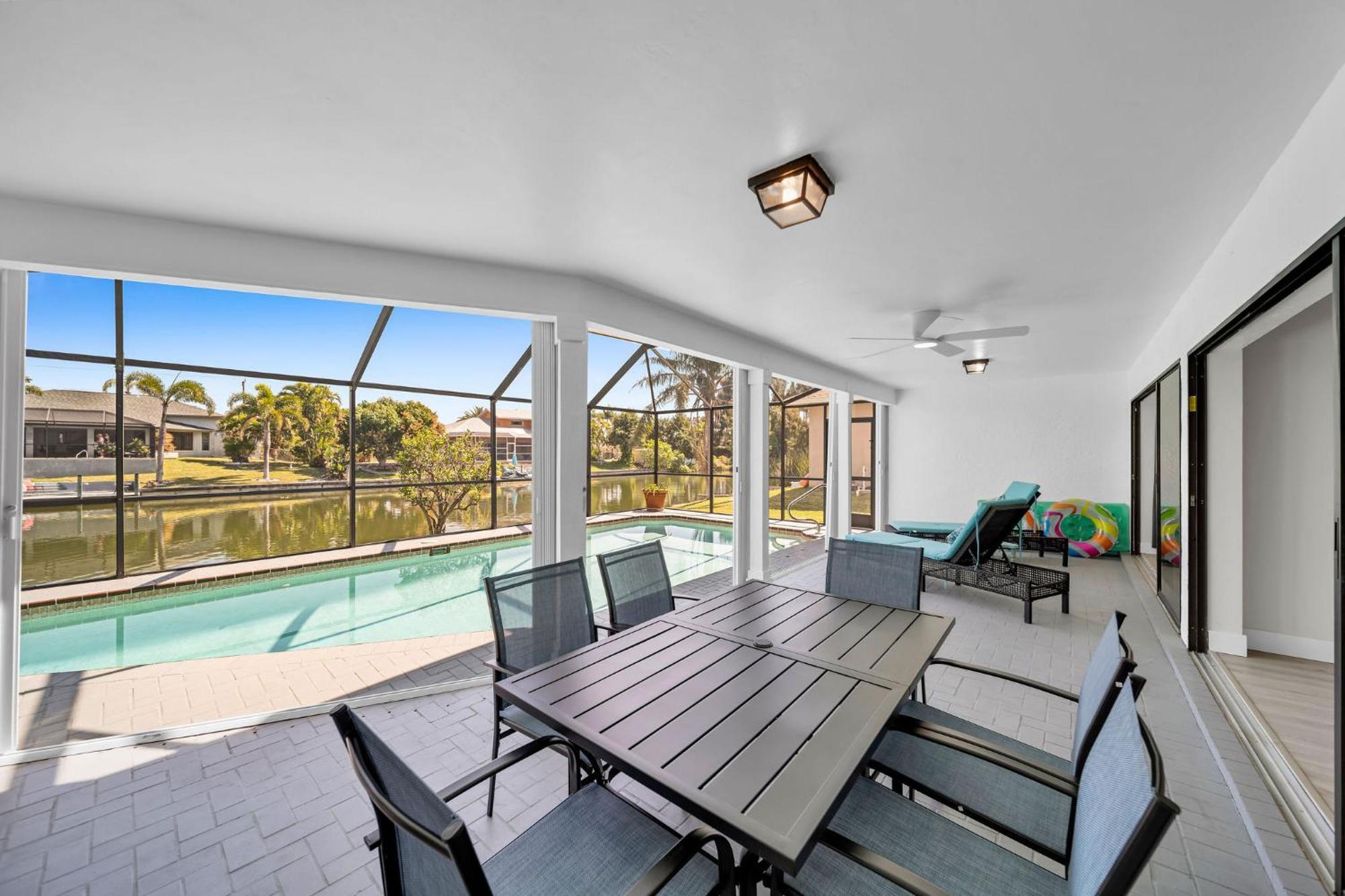 Luxury Waterfront Haven In Cape Coral - Dog-Friendly Escape With Private Poolヴィラ エクステリア 写真